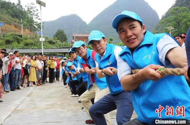 图为拔河比赛现场。 韦勇旺 摄 