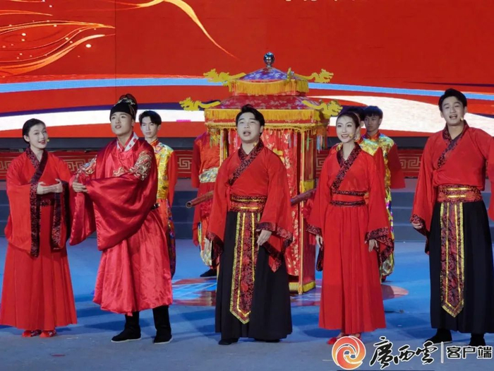 婚庆表演。广西日报-广西云客户端记者 覃海明 摄