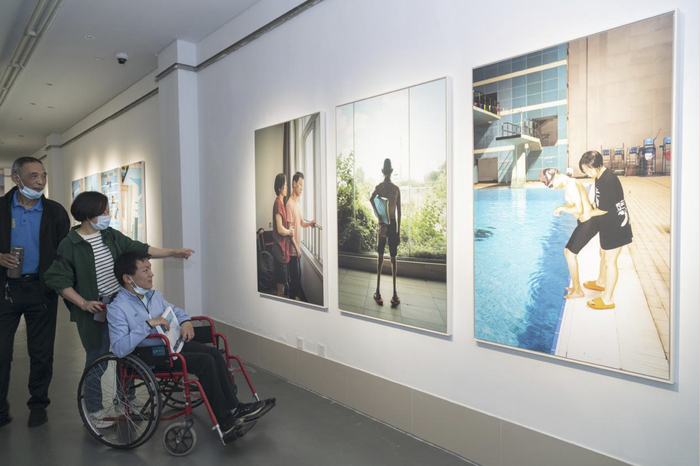 陈思宇和妈妈在现场观展。孙贺 图