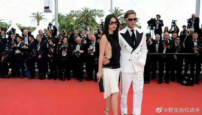 朱珠之前戛纳红毯造型,当时还是和她的前男友一起走的红毯|朱珠|戛纳