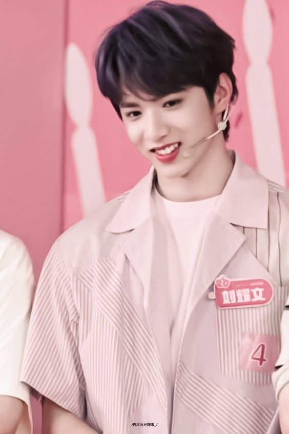 比耶7015好可爱哇 6161|刘耀文_新浪新闻