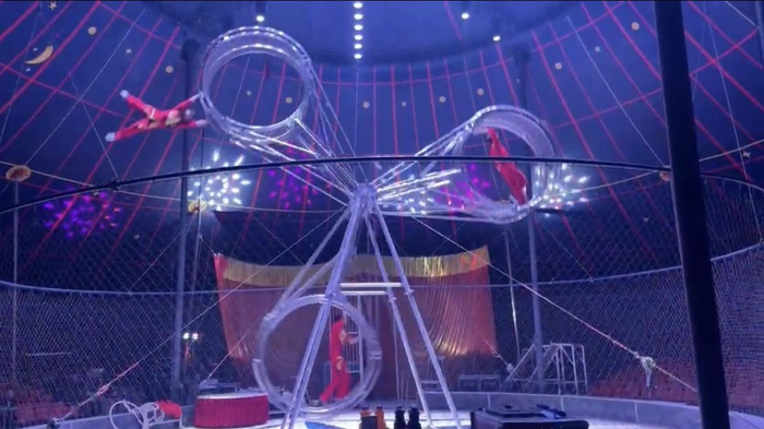  演员表演“死亡飞轮”。新京报记者 史航 摄