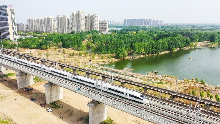 京唐城际铁路便利市民通勤，副中心铁路网越织越密。记者 常鸣/摄