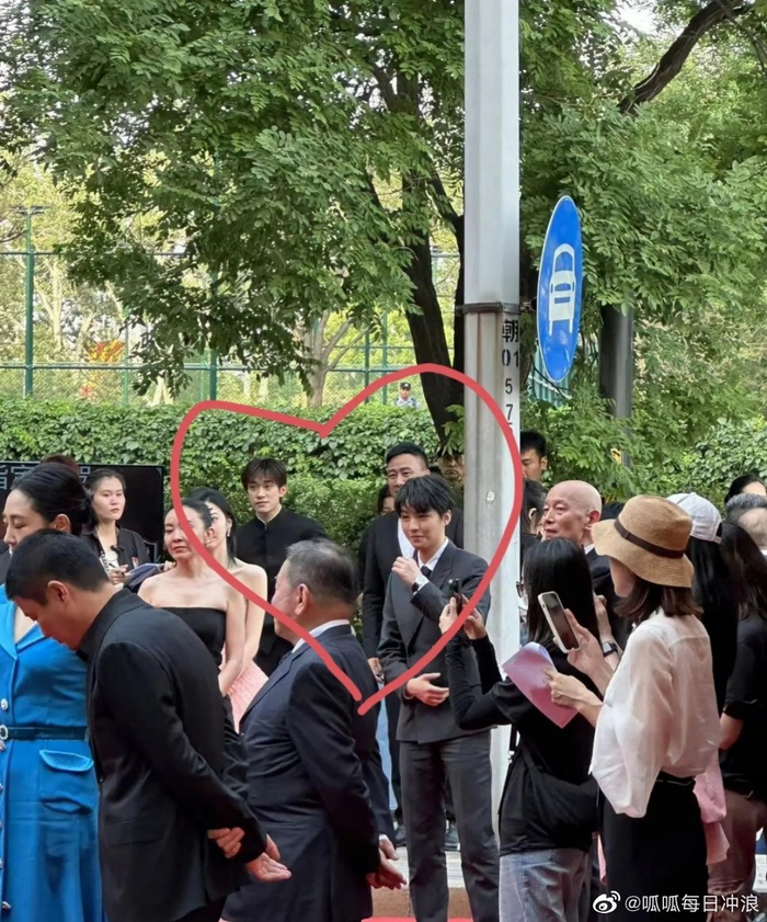 王俊凯 易烊千玺 今天华表奖上了两个热搜,都希望他们同框吗|王俊凯