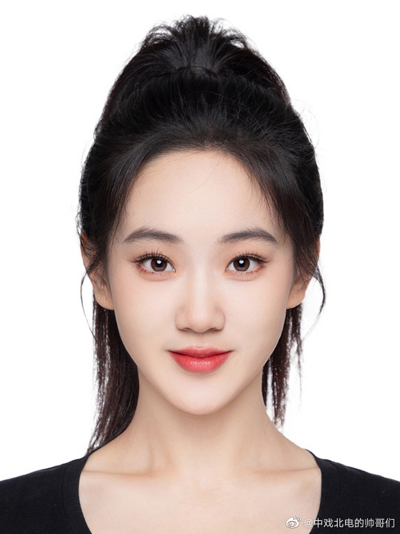 来自重庆鲁能巴蜀中学的曹愈茹是 北京电影学院表演合格……|表演