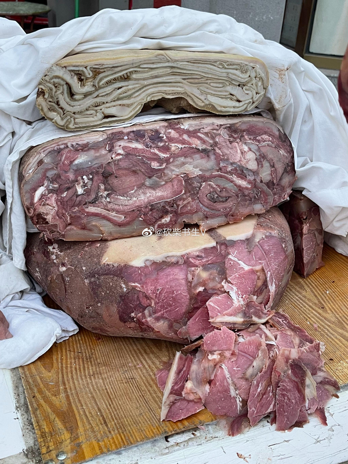 压板肉是济源特色美食,有点类似商丘的垛子肉但做法略有不同