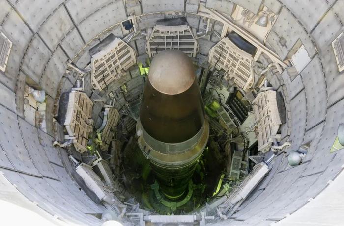 资料图:美国亚利桑那州,发射井中有核洲际弹道导弹(视觉中国)