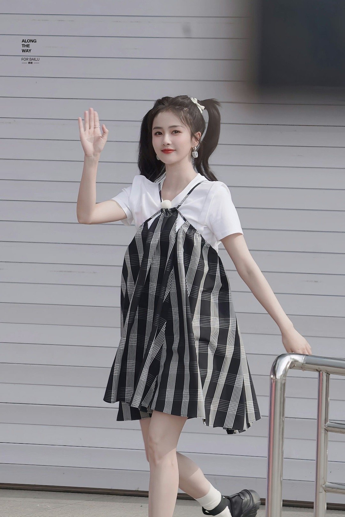 今天的双马尾白鹿好可爱哇!