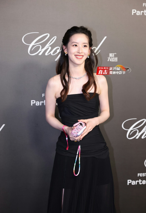 章泽天现身戛纳晚宴