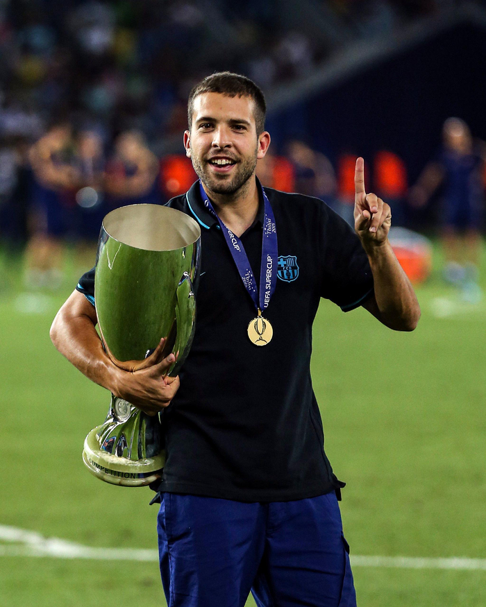 巴萨官方:34岁阿尔巴赛季末离队