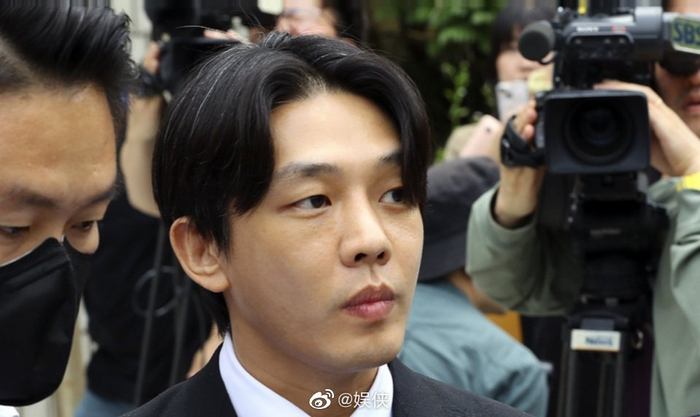 刘亚仁最新照片头发白了 ,只能说一句自作孽不可活吧……|刘亚仁_新浪