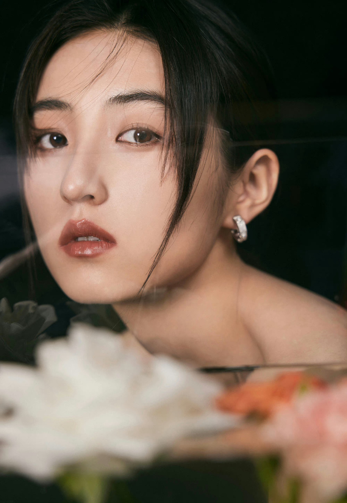 张子枫凭借《我的姐姐》拿下了最佳女演员殊荣……|张子枫|华表奖