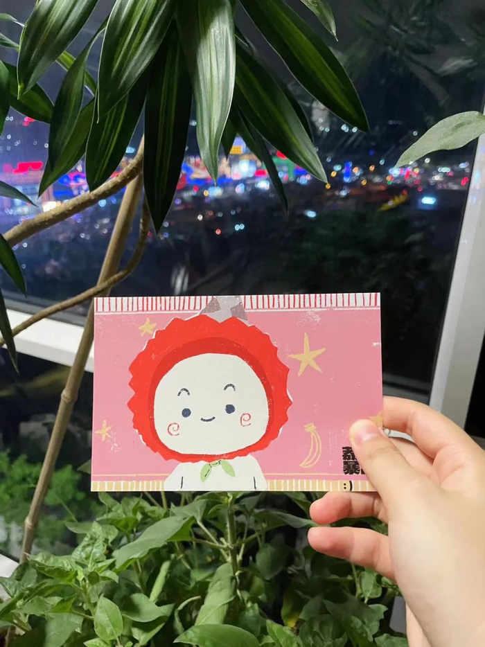 插画师特别绘制的火山荔枝萌宝明信片