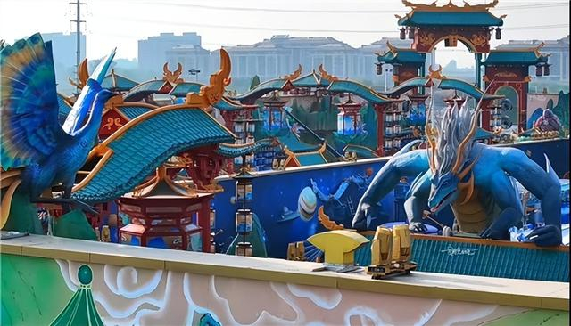 为增强游客体验,明月61山海间不夜城创新打造"街区 游乐园"模式,共