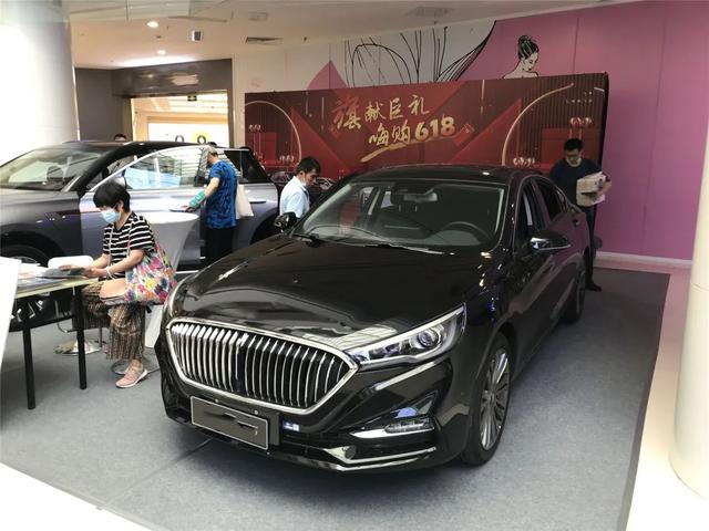 多家车企推出“限时保价”政策以刺激汽车消费。吴博峰/摄 