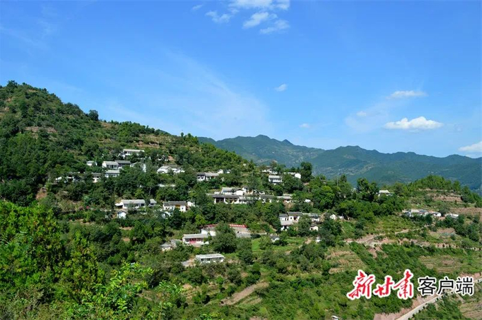 康县望关镇美丽乡村徐罗村一角。新甘肃·甘肃日报通讯员 张艳霞摄