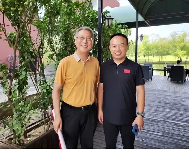 老兵潘磊与中国猫王孙菊生长子孙大宏合影特别声明:以上文章内容仅