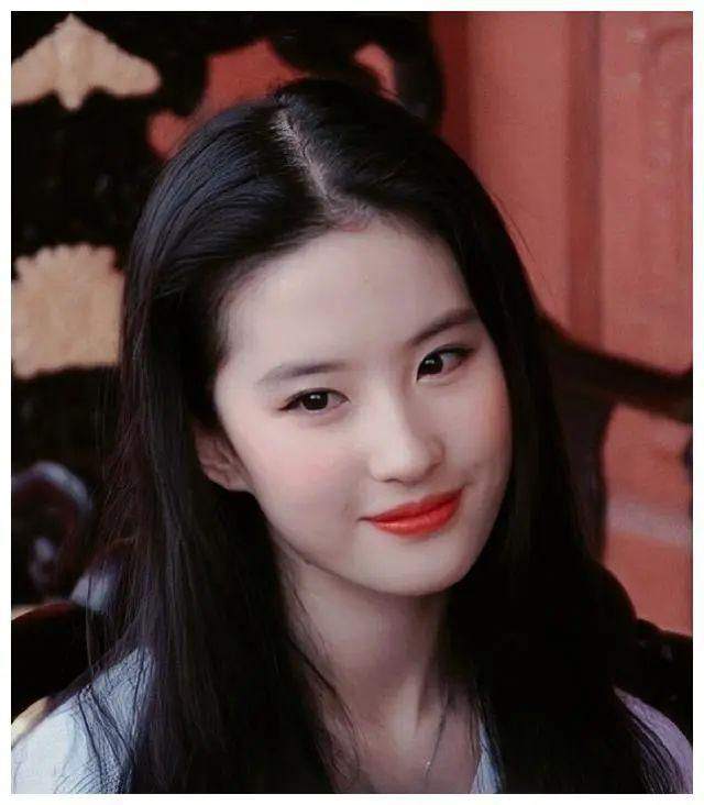 看到刘亦菲37岁的外网生图我发现真正的大美人越松弛越美