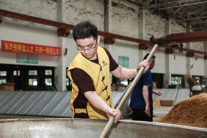 弘扬工匠精神提升酿酒技能花冠酒业举办酿酒技能考核活动