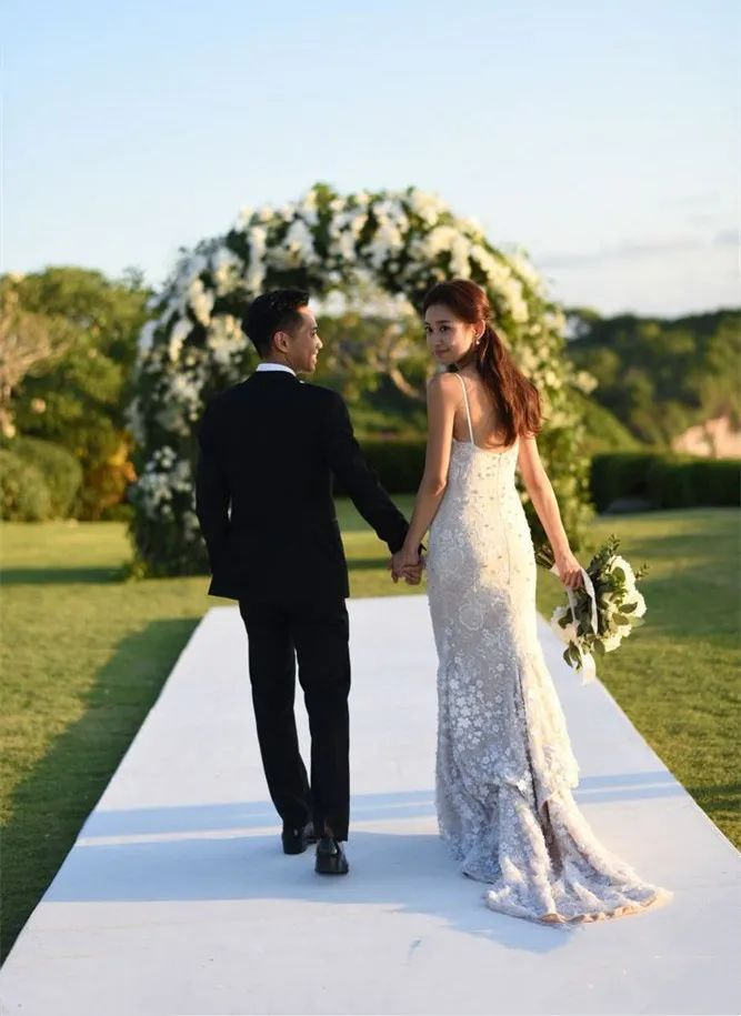 香江忆旧录古早女团cookies走出的杨爱瑾吴雨霏现在怎么样了下