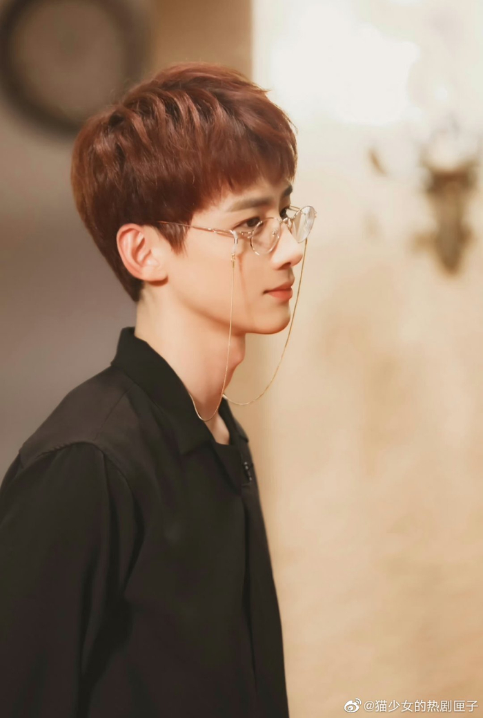 白敬亭|眼镜 我说真的不能把眼镜焊在白敬亭的脸上吗!