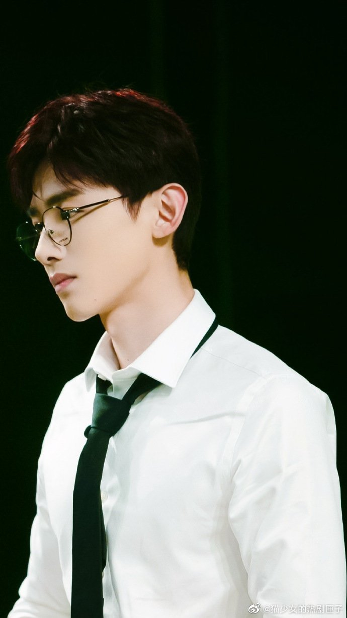 白敬亭|眼镜 我说真的不能把眼镜焊在白敬亭的脸上吗!