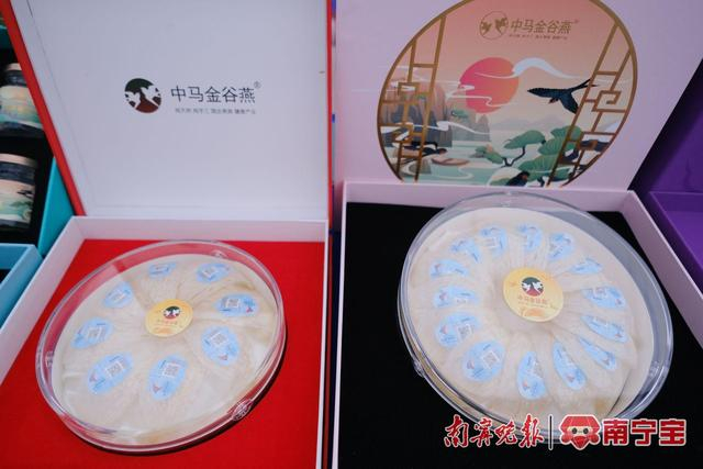 在展销活动区，榴莲、燕窝、咖啡等东盟“爆品”备受欢迎