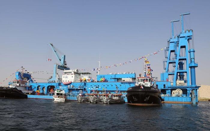 ▲2021年8月4日，埃及苏伊士运河迎来新购大型挖泥船。图/新华社