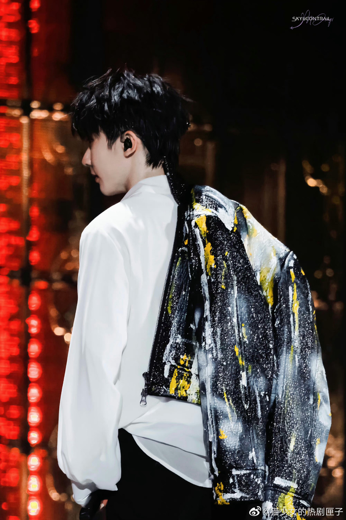 马嘉祺|舞台背影 看到小茄小时候唱歌的照片真的好感慨06