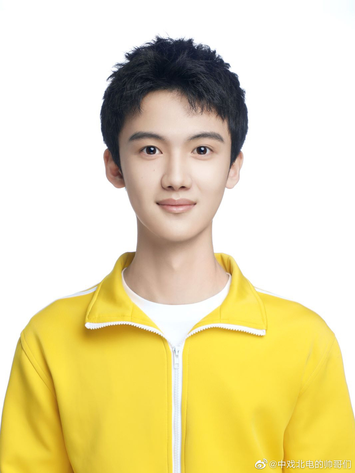 来自北京市的孙浠伦是 中国传媒大学表演本科全国男生第十一名