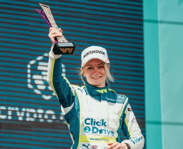 我们离第一个f1女车手还有多远?|f1|f3|车队_新浪新闻