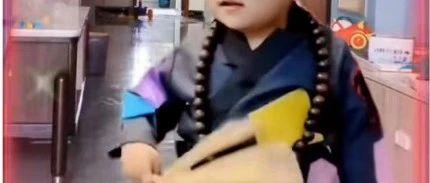 萌娃版“济公”火了，孩子纷纷“请求出战”，网友看后直呼：一个比一个可爱！
