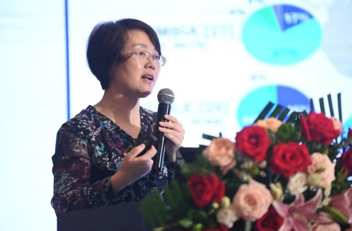 ▲王青作学术报告/图源 王岩