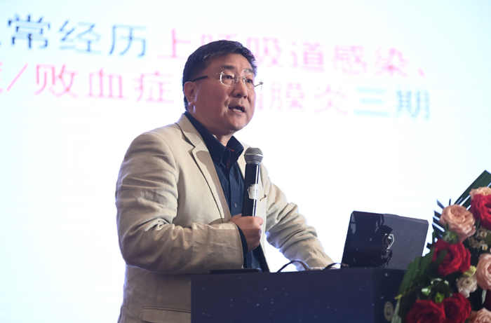 ▲舒俭德作学术报告/图源 王岩