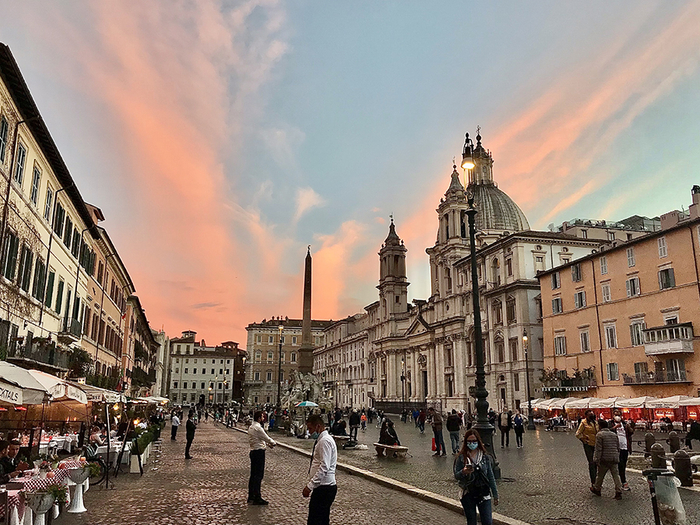 从法国罗马学院门口望向纳沃纳广场