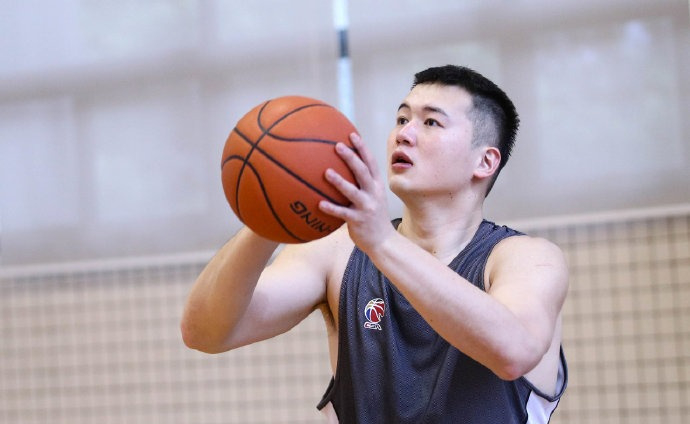 前广东宏远人气新星万圣伟,无球可打,离开cba