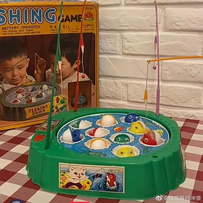 这些玩具也太幼稚了，小朋友别动……