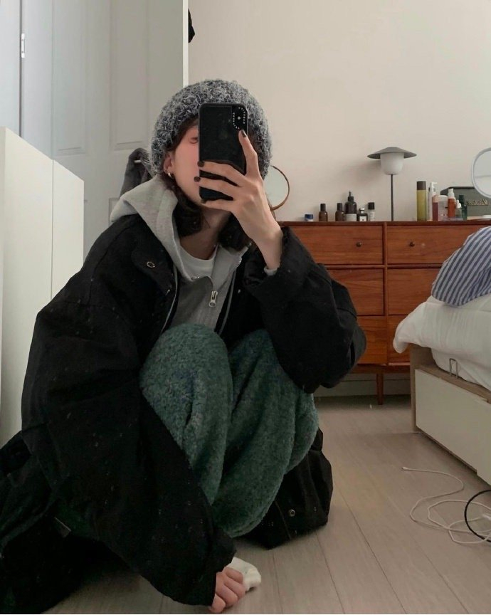 ins时尚穿搭博主的日常穿搭look更新｜随性慵懒的文艺氛围