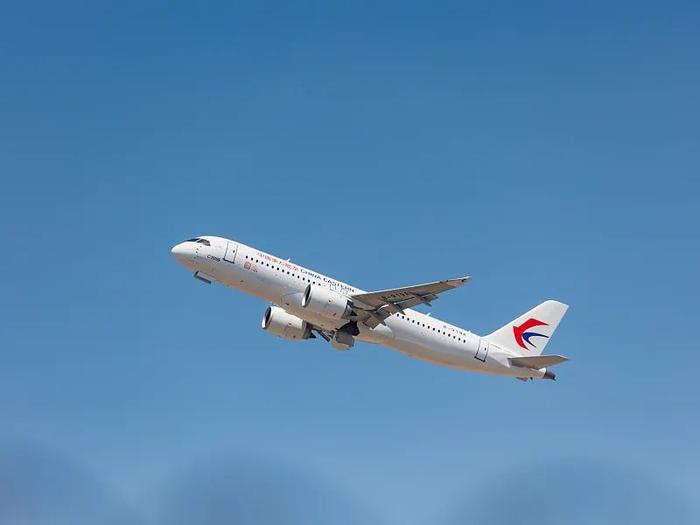 首航成功！C919大型客机顺利抵达北京首都国际机场-中健世联-自媒体