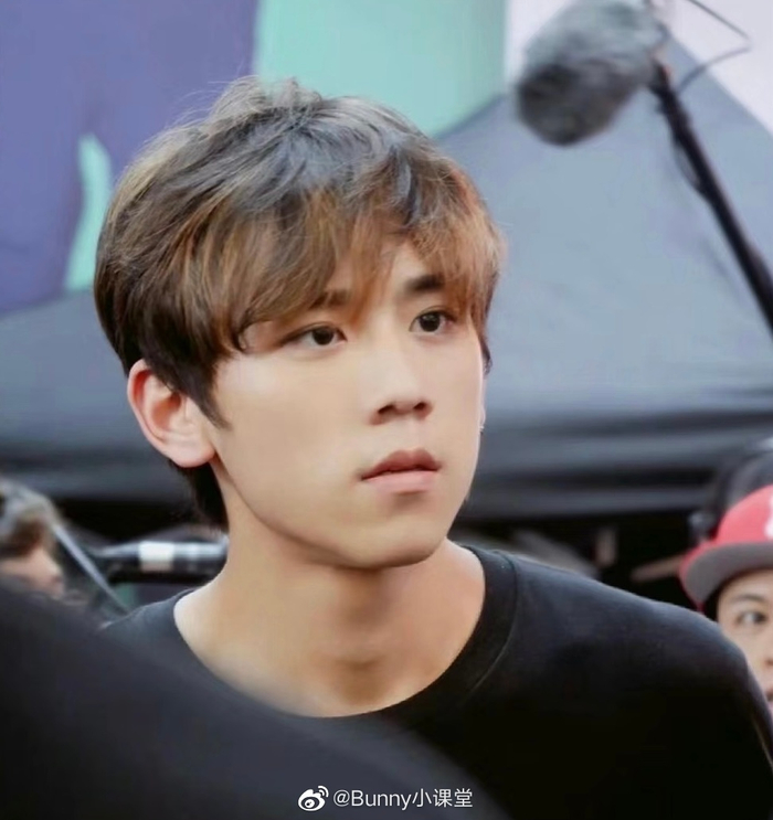 香港顶流姜涛刚出道的时候好瘦啊……|香港|姜涛|顶流_新浪新闻