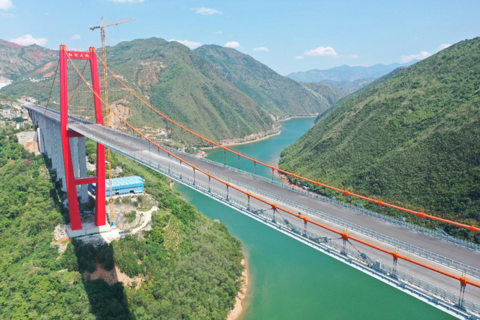 ▲红河大桥航拍 胡志庆 摄