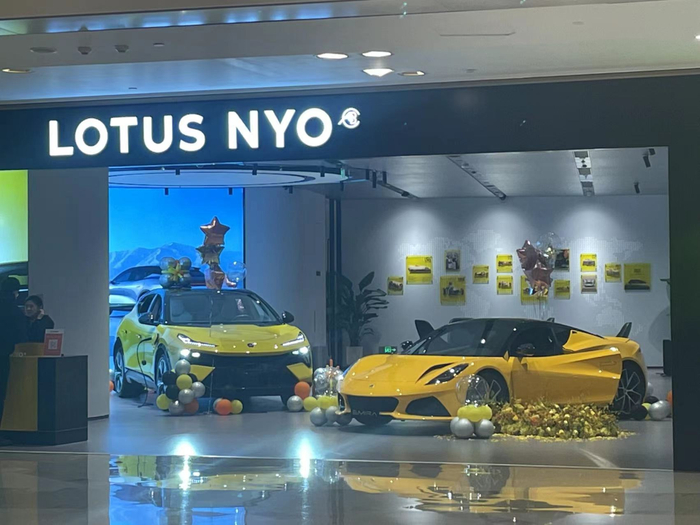 上海路特斯门店 吴迪摄