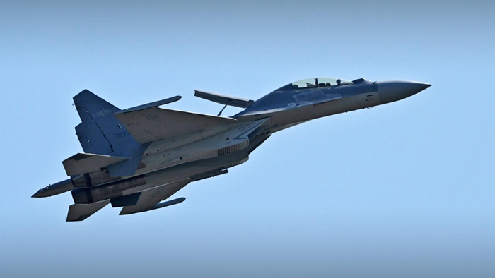 跨代换装新一批东部战区飞行员开上了歼16