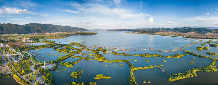▲石屏异龙湖 全景图 孔祥敏 摄