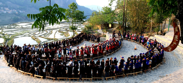 ▲多依树下寨长街宴