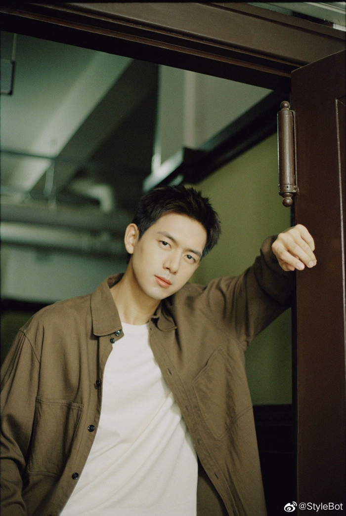 李现* 文艺现男友|李现_新浪新闻