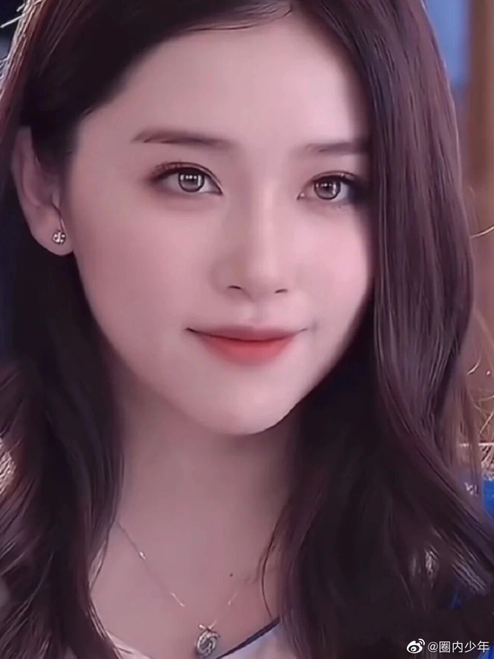 阚清子的美貌,她琥珀色的眼睛真的好美