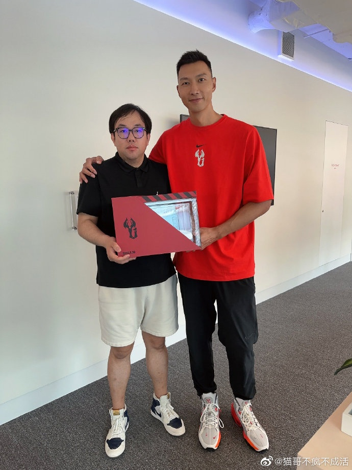 系耐克首次以中国球员命名建楼|易建联|耐克|詹姆斯_新浪新闻