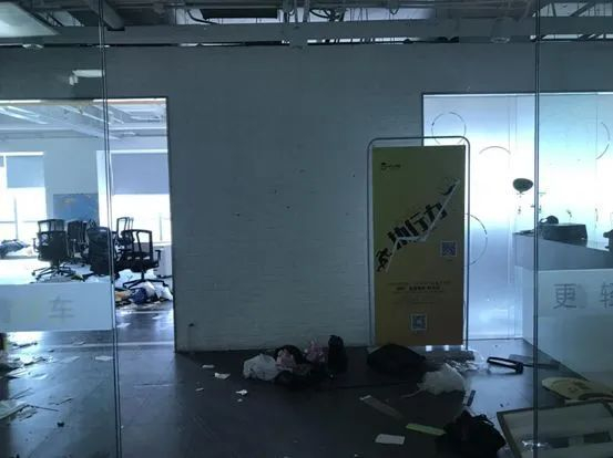 2018年撤退中的ofo理想国际办公室 图源/成都商报