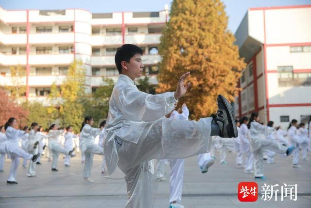 【奋跃而上】尊崇不同潜质学生发展的二十七高：诗心的我托举雄心的你